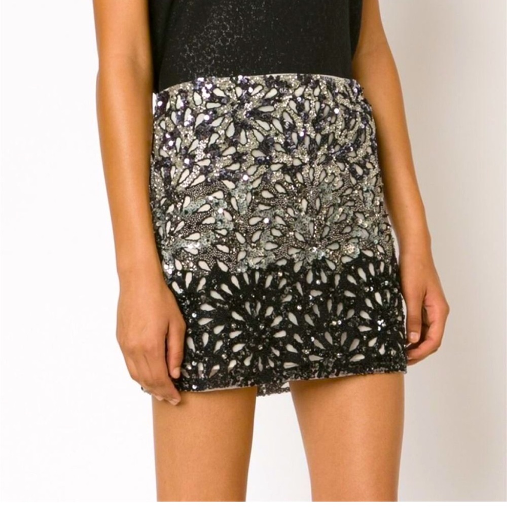 🍾💋EUC Alice + Olivia Silver & Black sequin Embellished Mini Skirt 6💋🍾